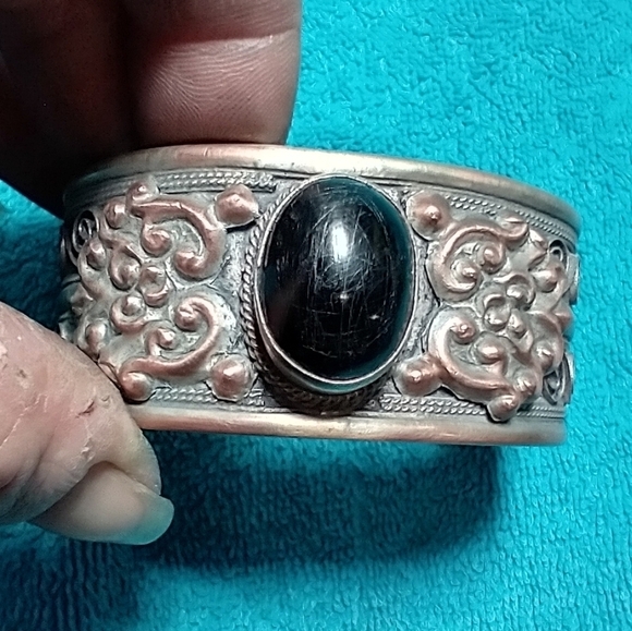 Elegant Silver Copper and Black Stone Cuff Bracelet - Picture 6 of 8